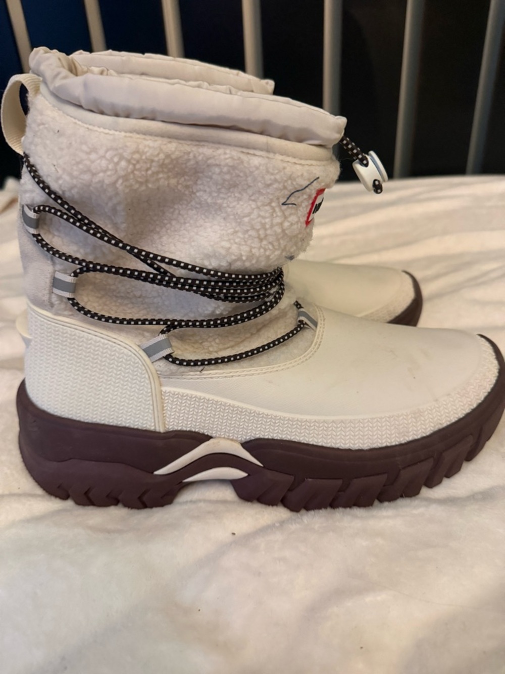 Hunter Women’s White Sherpa Winter Boots - Picture 3 of 8